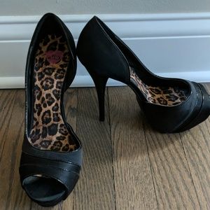 Bebe -Black heels with open side sz 9